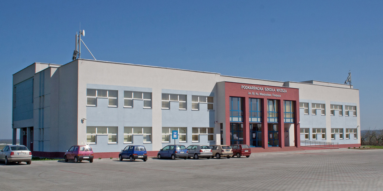 Obecna siedziba uczelni przy ulicy Na Kotlinę 8