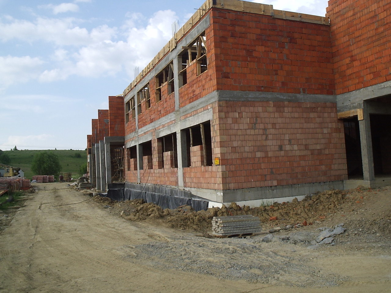 Budowa nowej siedziby uczelni przy ulicy Na Kotlinę