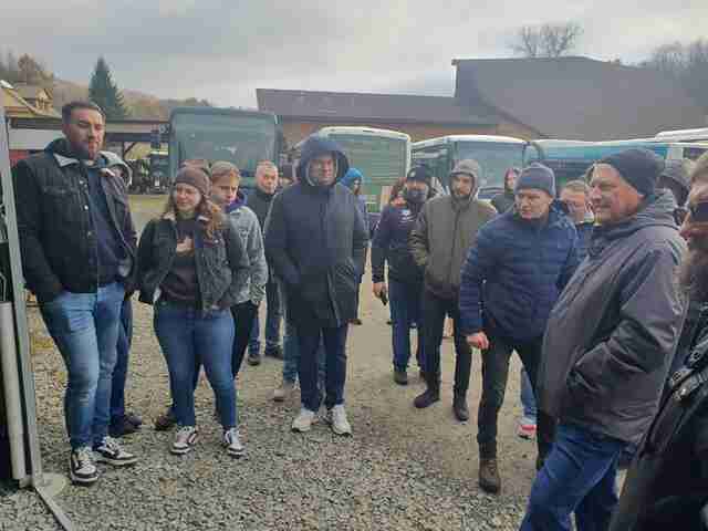 Studenci muzea samochodowe 2024 - Podkarpacka Szkoła Wyższa w Jaśle